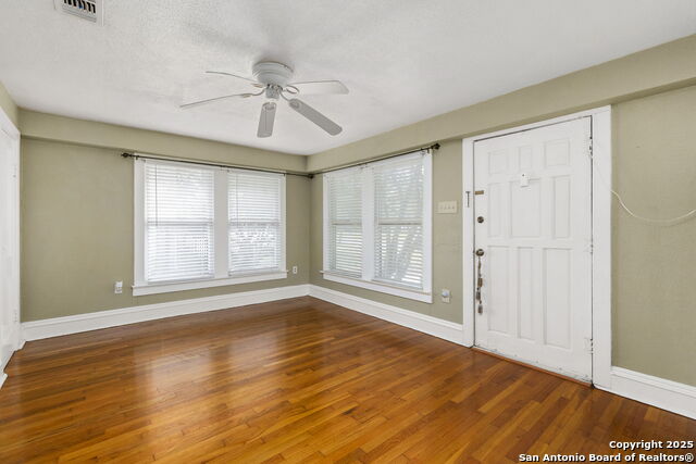 Image 4 of 35 For 1141 Highland Blvd E