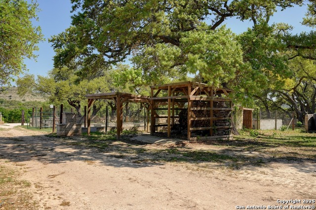 Listing photo id 26 for 13533 Fm 2325