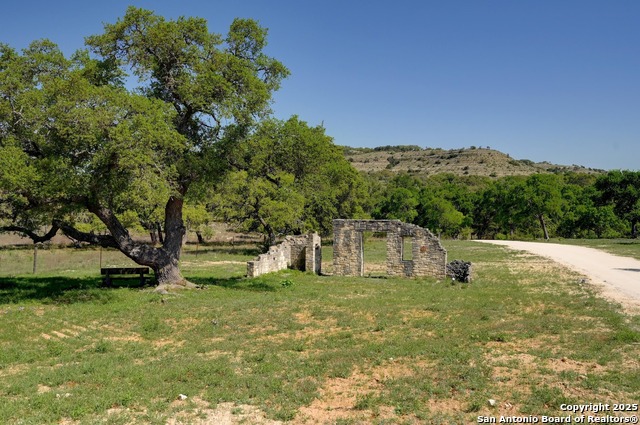 Listing photo id 1 for 13533 Fm 2325