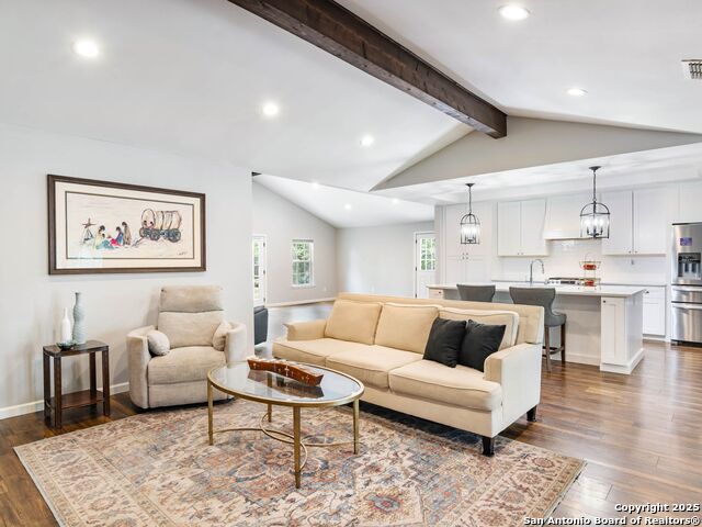 Image 7 of 29 For 106 Castleoaks Drive
