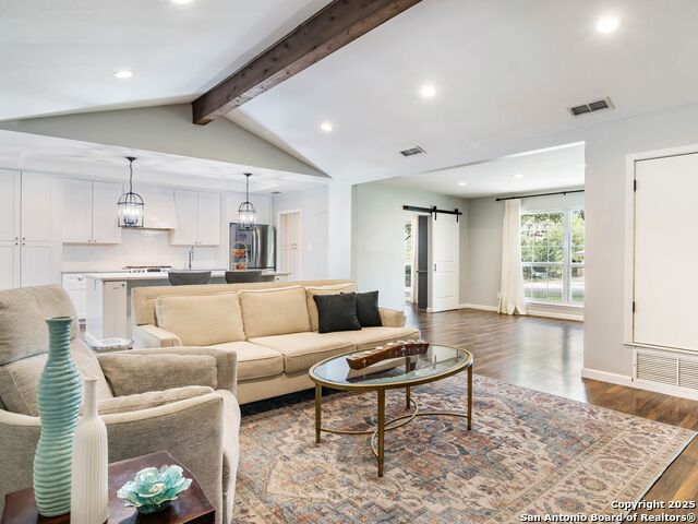 Image 8 of 29 For 106 Castleoaks Drive