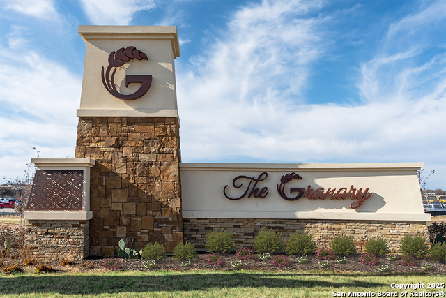 Listing photo id 3 for 9403 Hammerstone Dr
