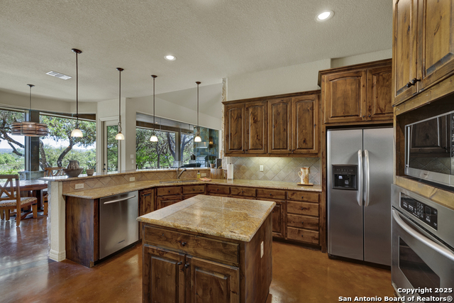 Image 17 of 45 For 807 Lake Island