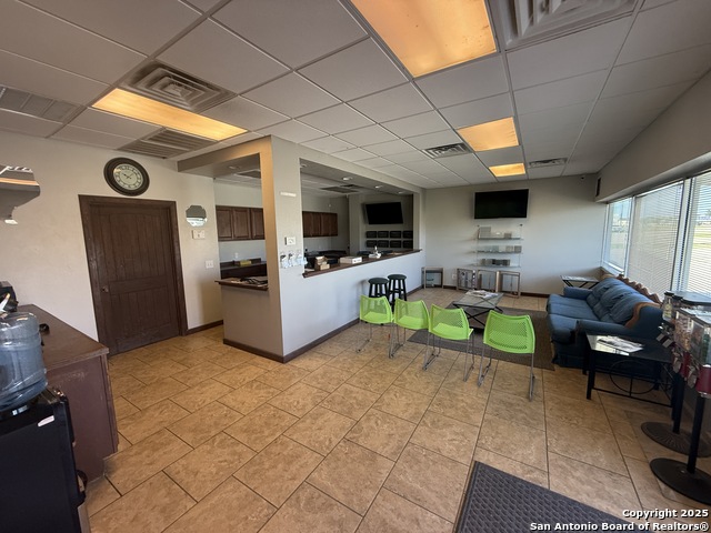 Listing photo id 8 for 1237 Oaklawn W