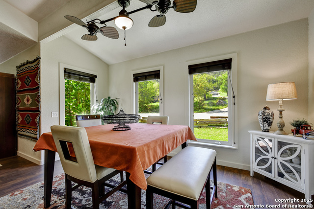 Listing photo id 8 for 1340 Hinch  
