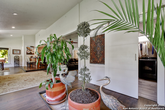 Listing photo id 9 for 1340 Hinch  