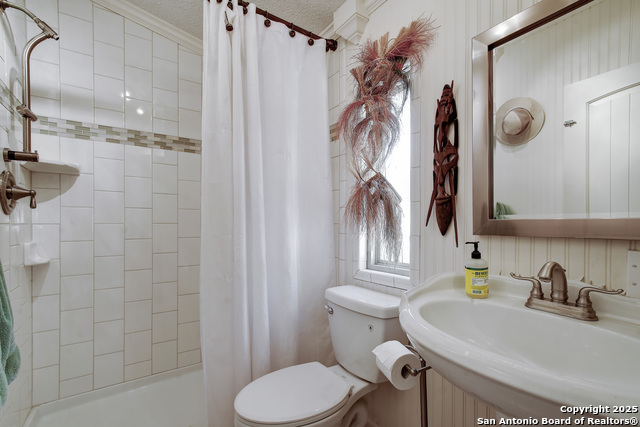 Listing photo id 12 for 1340 Hinch  