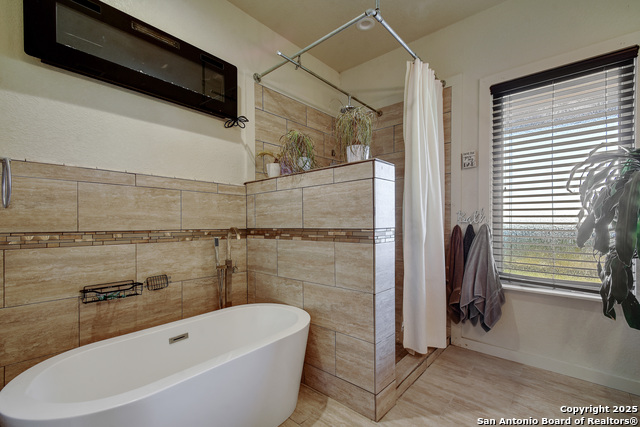 Listing photo id 19 for 1340 Hinch  