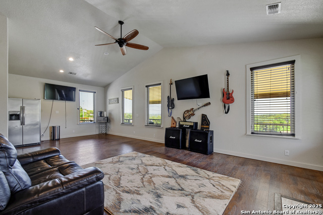Listing photo id 20 for 1340 Hinch  