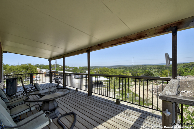 Listing photo id 21 for 1340 Hinch  