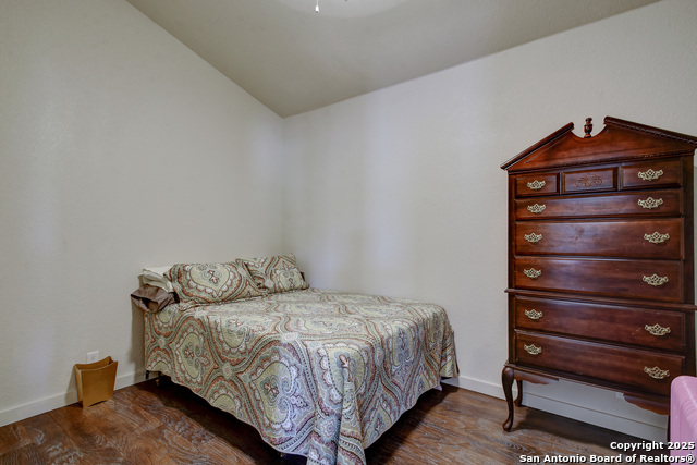 Listing photo id 23 for 1340 Hinch  