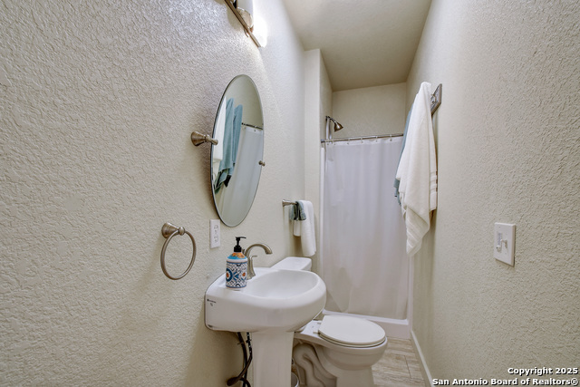 Listing photo id 24 for 1340 Hinch  