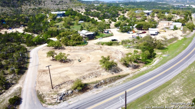 Listing photo id 38 for 1340 Hinch  