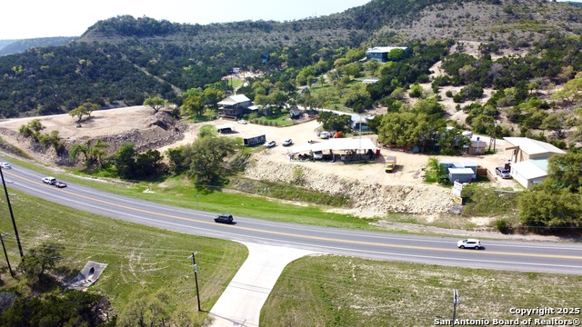 Listing photo id 39 for 1340 Hinch  