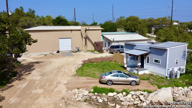 Listing photo id 41 for 1340 Hinch  