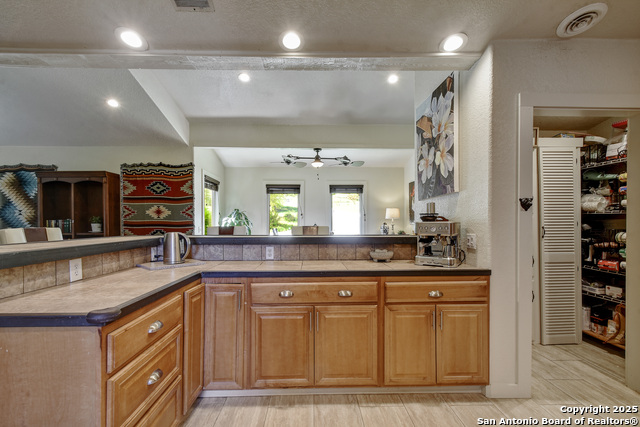 Listing photo id 3 for 1340 Hinch  