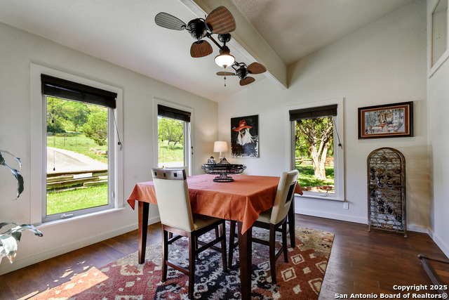 Listing photo id 7 for 1340 Hinch  