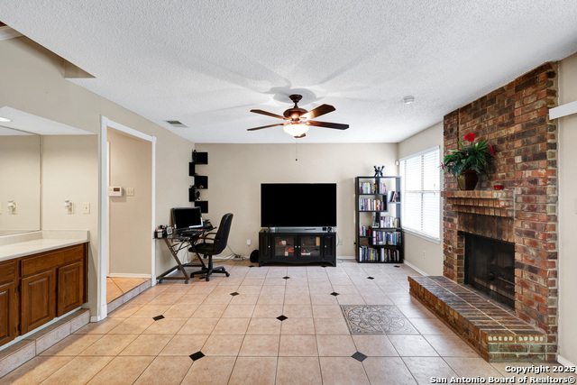 Listing photo id 8 for 7521 Sidbury Circle