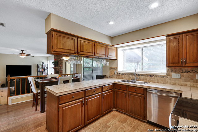 Listing photo id 14 for 7521 Sidbury Circle