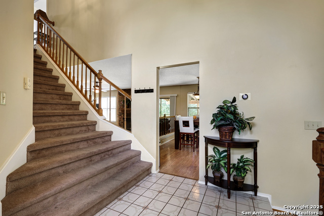 Listing photo id 2 for 7521 Sidbury Circle
