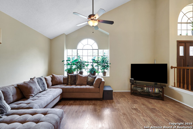 Listing photo id 4 for 7521 Sidbury Circle