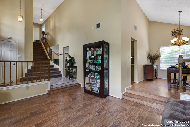 Listing photo id 5 for 7521 Sidbury Circle