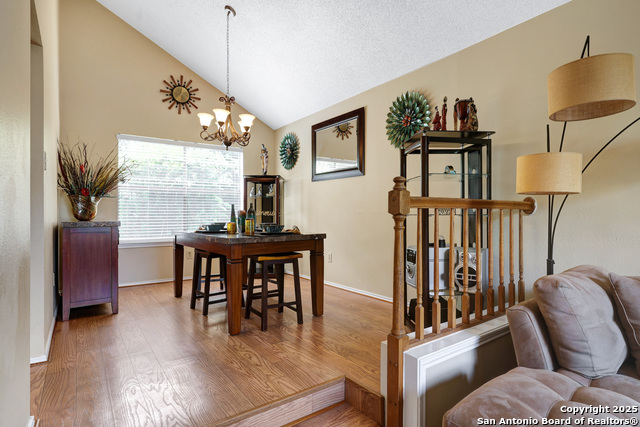 Listing photo id 6 for 7521 Sidbury Circle