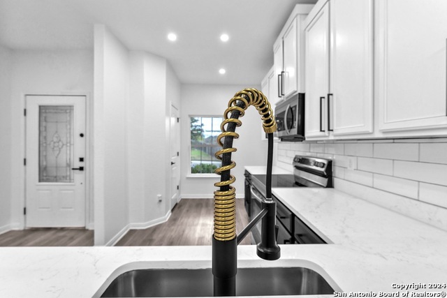 Image 34 of 92 For 8030 Bluewater Cove