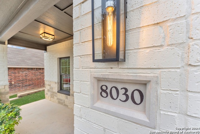 Image 4 of 92 For 8030 Bluewater Cove