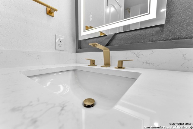 Image 47 of 92 For 8030 Bluewater Cove