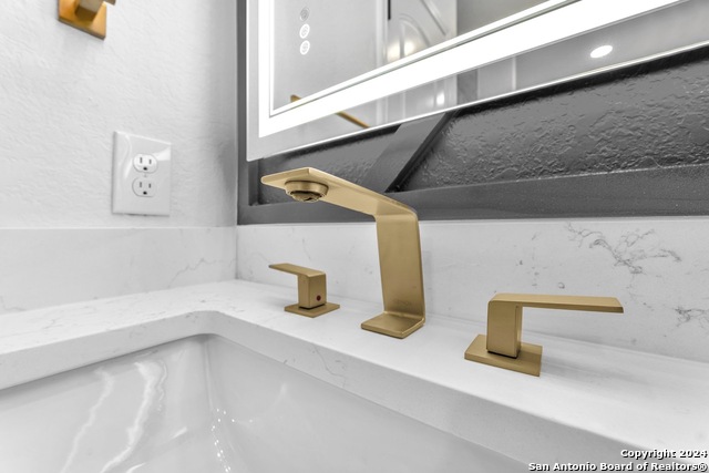 Image 49 of 92 For 8030 Bluewater Cove