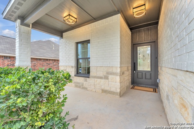 Image 5 of 92 For 8030 Bluewater Cove