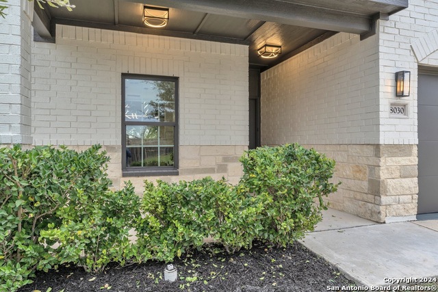 Image 7 of 92 For 8030 Bluewater Cove