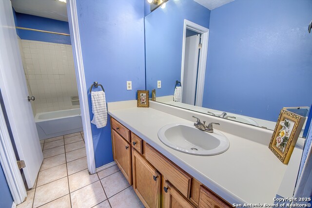 Listing photo id 16 for 5775 Larkdale