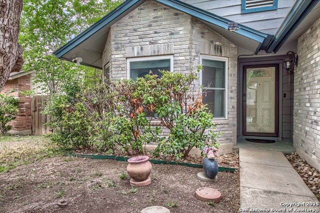 Listing photo id 0 for 5775 Larkdale