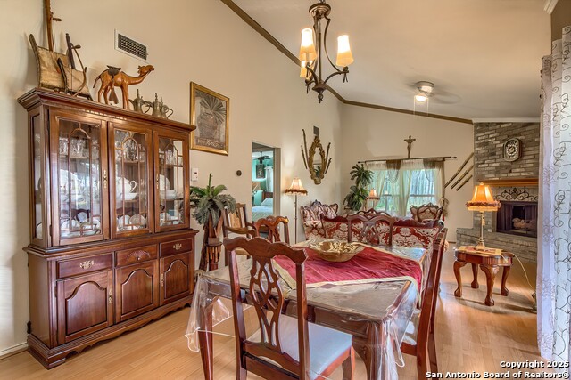 Listing photo id 4 for 5775 Larkdale