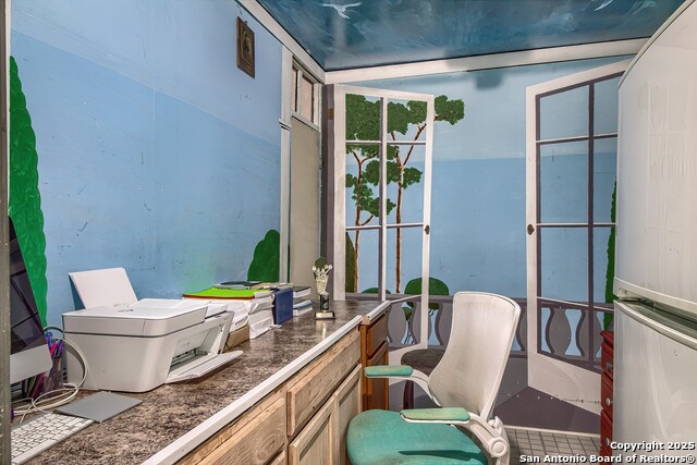 Listing photo id 6 for 5775 Larkdale
