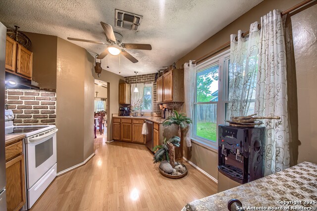 Listing photo id 7 for 5775 Larkdale