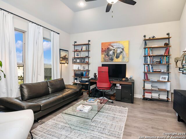 Listing photo id 7 for 8134 Vanity Hill