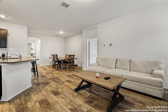 Listing photo id 14 for 14246 Minette