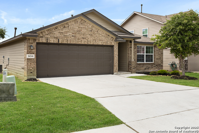 Listing photo id 0 for 14246 Minette