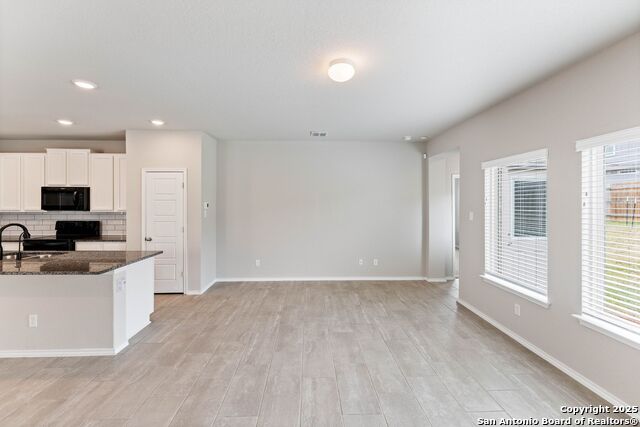 Image 11 of 53 For 15207 Comanche Gard
