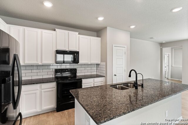 Image 4 of 53 For 15207 Comanche Gard