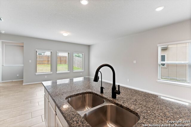 Image 6 of 53 For 15207 Comanche Gard