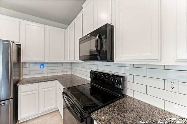 Image 7 of 53 For 15207 Comanche Gard
