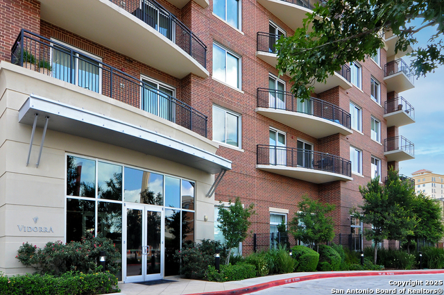 Image 23 of 37 For 215 Center St. N 206