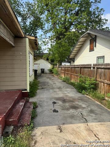 Image 2 of 5 For 2243 Houston E
