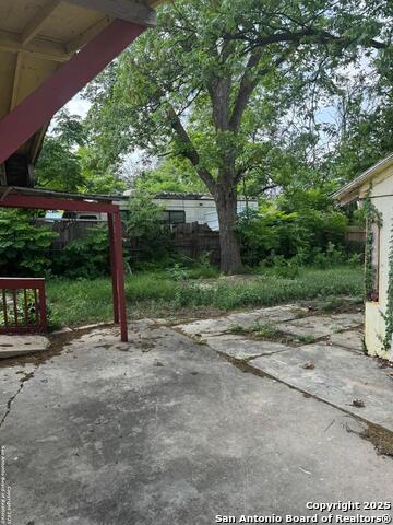 Image 3 of 5 For 2243 Houston E