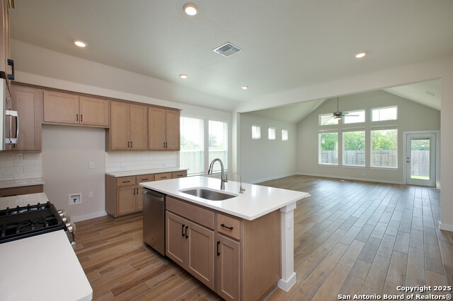 Image 6 of 27 For 2931 Alster  