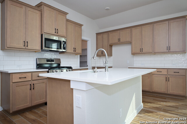 Image 8 of 27 For 2931 Alster  